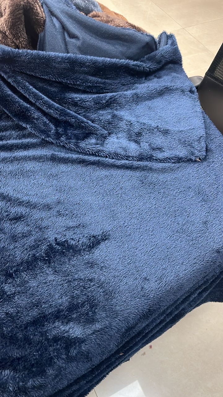 SM-065 single-sided Arctic fleece — Reference 4 — blue surface and handfeel view